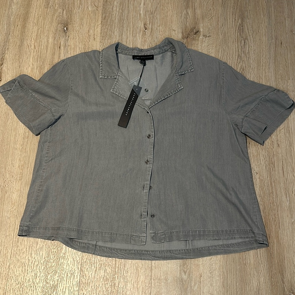 Jane & Delancey women’s button down top
